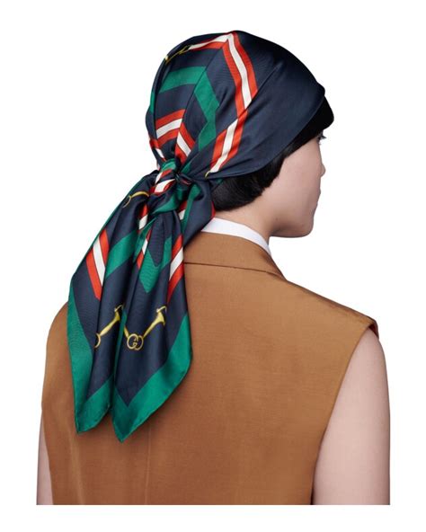 foulard in twill di seta stampa di gucci|Sciarpe e foulard Gucci donna .